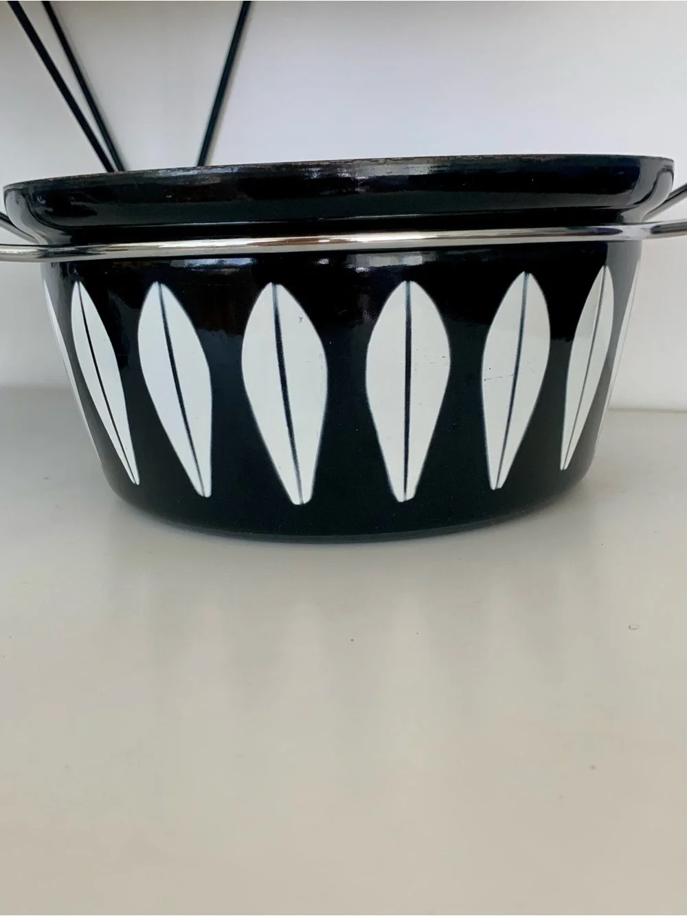 Cathrine Holm Lotus Casserole Pot Dish Dutch Oven Black and White